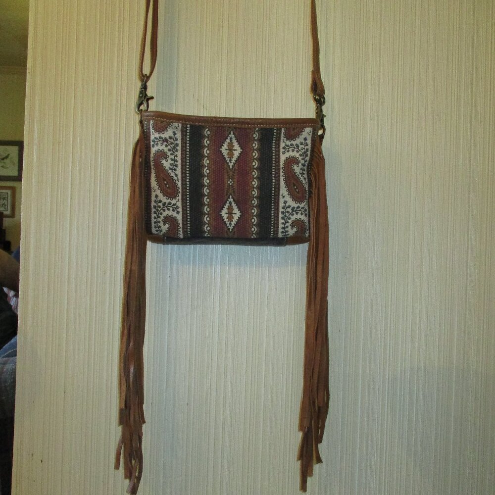 Myra Western Shoulder Bag - Picture 2 of 13
